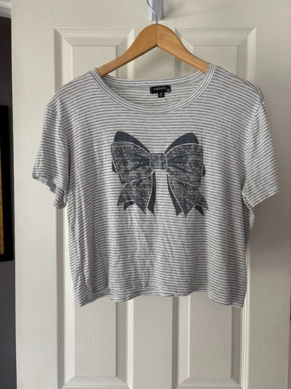 Originality Womens M Gray White Stripe Dark Gray Bow Coquette Cropped Tee